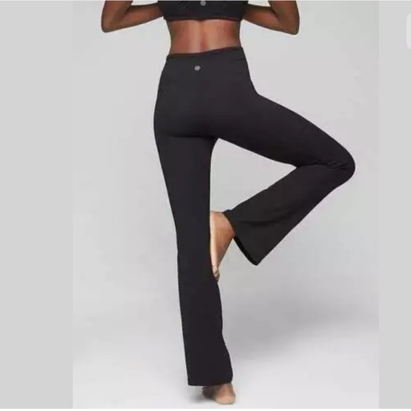 ATHLETA Salutation Pant Black  NWT - Picture 2 of 3